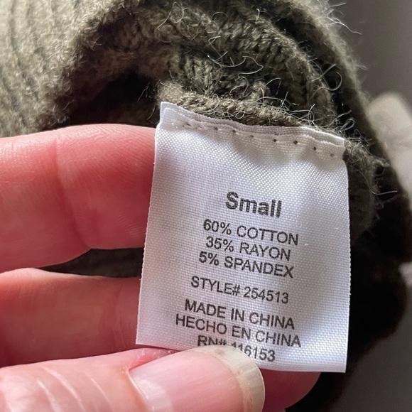 Poof Apparel NWT Green Batwing Sleeve Sweater – Size Small - Picture 10 of 12